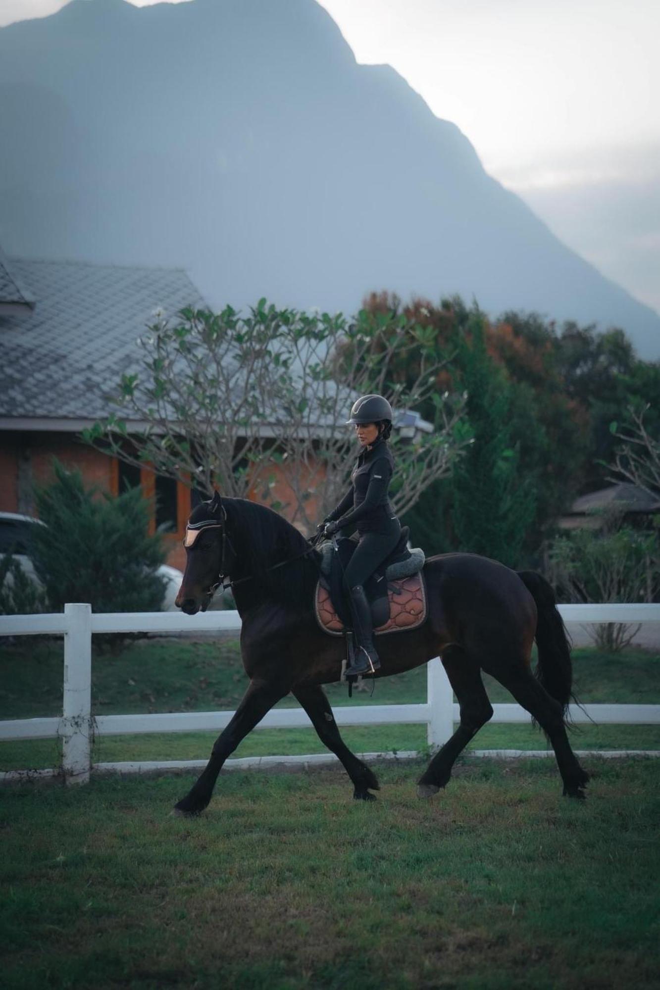 The Wes Village, Incl Free Breakfast & 100 Thb Food Gift Чианг Дао Экстерьер фото
